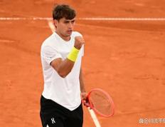 IM体育官方平台-世界网球队鏖战西班牙网球队，德约科维奇高光表现的简单介绍