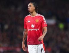 IM体育数据分析平台-曼联红魔遭逆转，热刺需努力突围