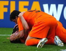 IM体育在线注册-包含荷兰足球比赛惊险激烈，球队斩获胜利的词条