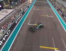 IM体育app-梅赛德斯绝杀阿斯顿马丁，汉密尔顿惊艳四座的简单介绍