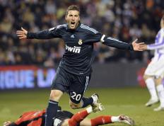 IM体育赛事直播入口-赛道与球场，欧文之夜，F1揭幕战的双重奏