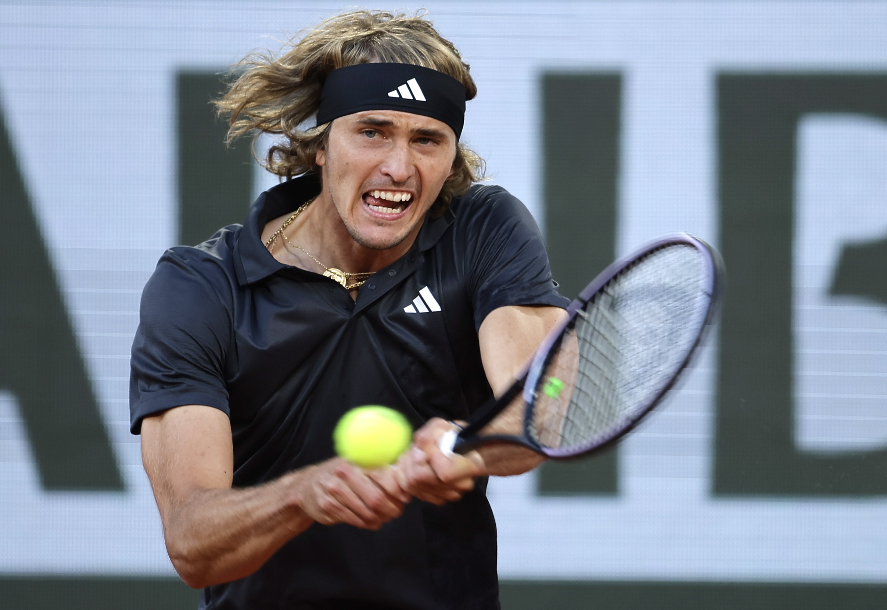 IM体育注册链接-意大利网球队险胜西班牙网球队，兹维列夫打破历史纪录的简单介绍