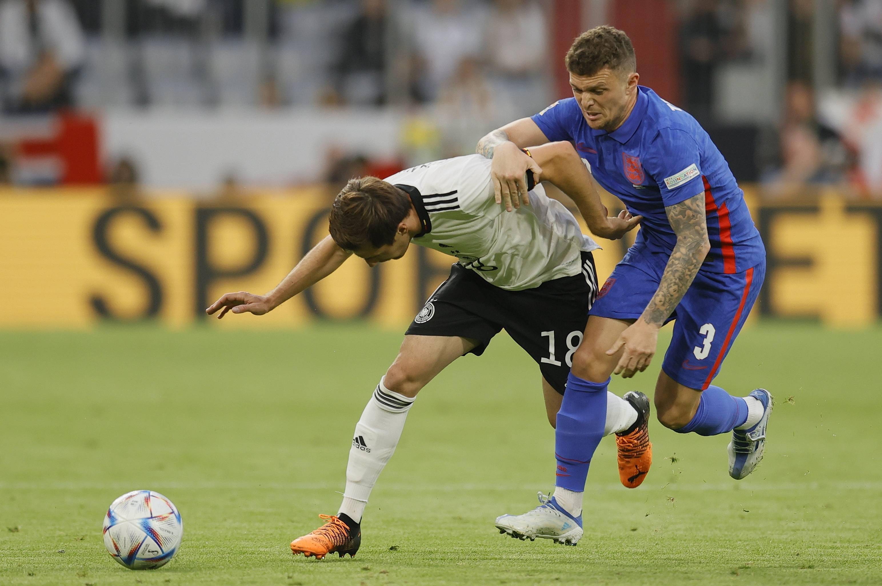 IM体育官网-英格兰完胜阿根廷,马尔基尼奥斯统治全场的简单介绍