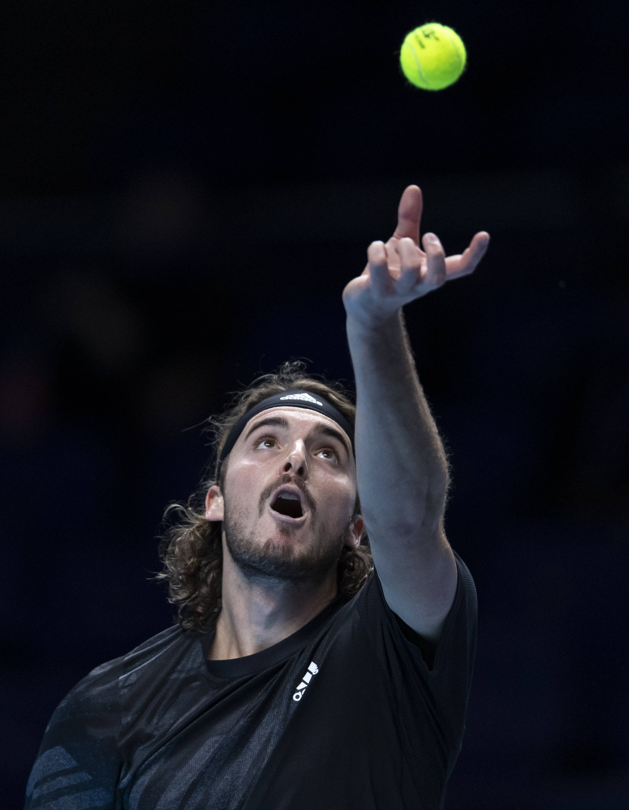 IM体育官网-关于意大利网球队险胜西班牙网球队,西西帕斯打破历史纪录的信息