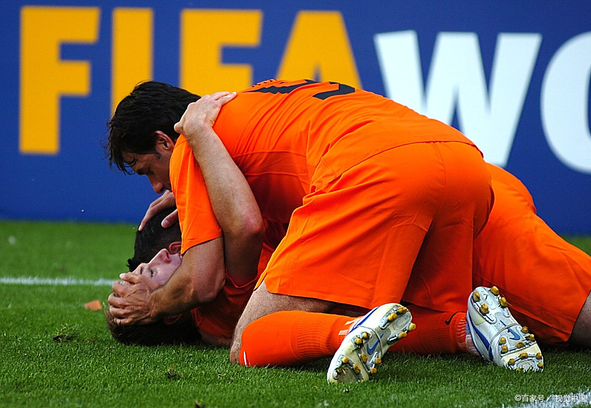 IM体育在线注册-包含荷兰足球比赛惊险激烈,球队斩获胜利的词条