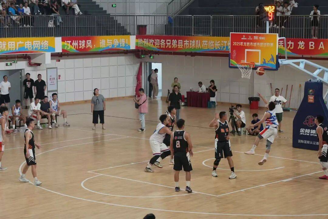 IM体育app-跨国篮球比赛中出现惊人的突破