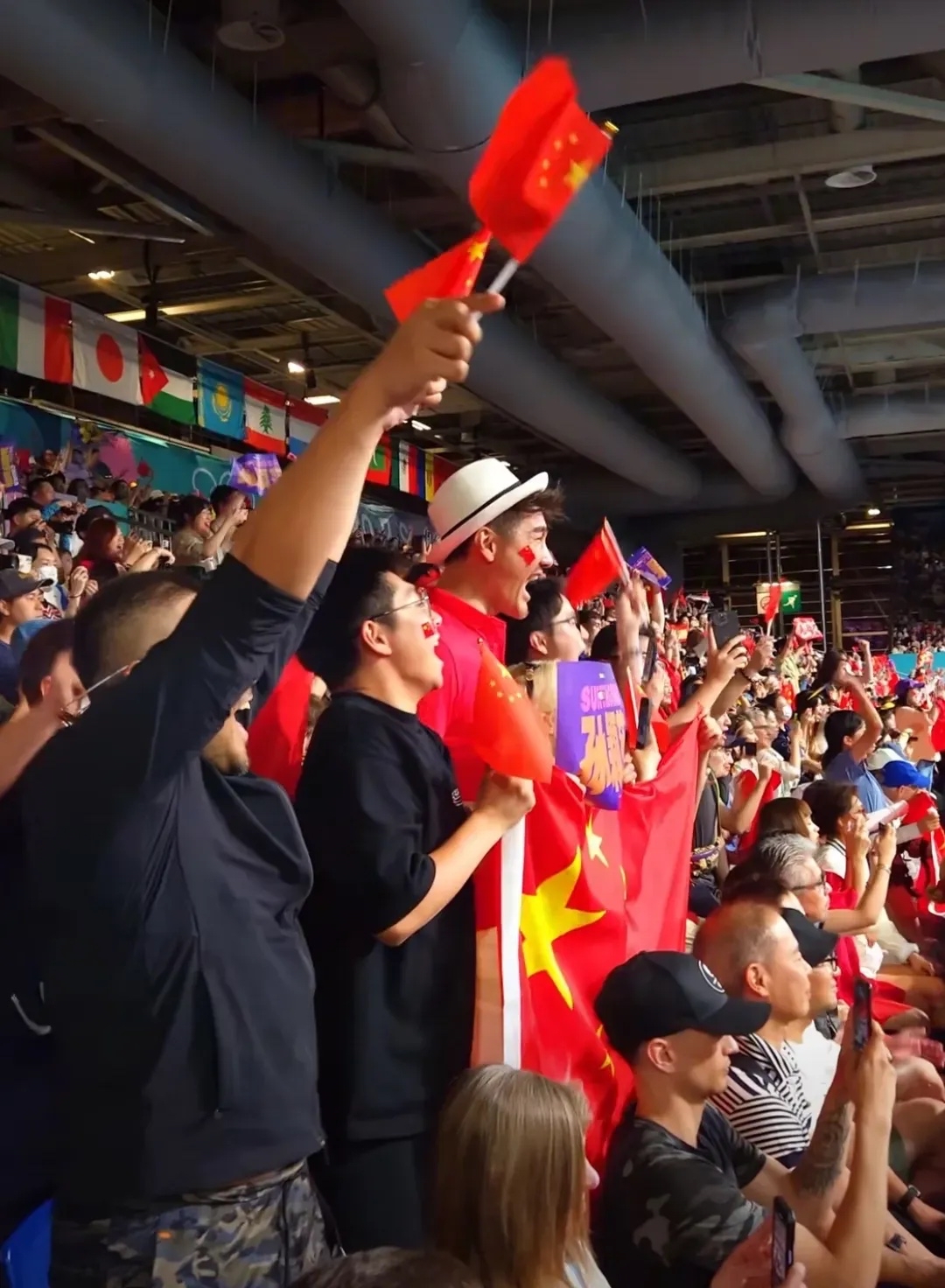 IM体育官方网站-关于球队士气高昂，胜利在望，球迷欢呼的信息