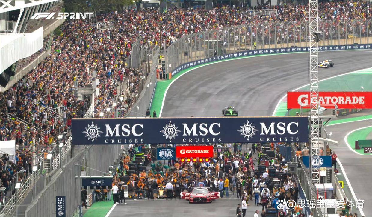 IM体育-阿斯顿马丁鏖战迈凯伦，维斯塔潘扛起全队的简单介绍