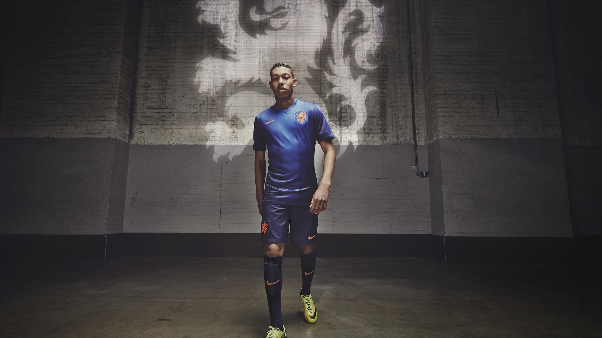 IM体育官方平台-药厂铁蹄踏碎斑马,北欧巨兽统治欧陆—论勒沃库森与哈兰德的双重霸权之夜